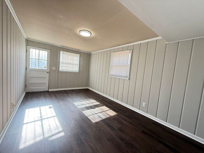 Building Photo - Renovated Multi-Story Brick House in East Nashville - Fenced in Yard