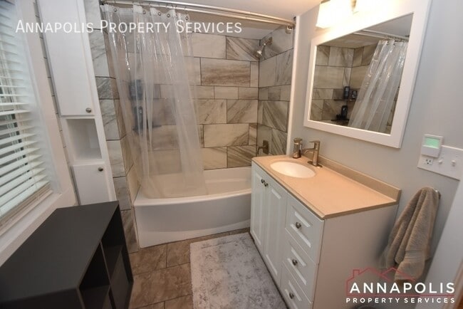 Building Photo - 16 Elm Rd