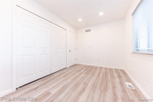 Building Photo - 29489 Geraldine Rd