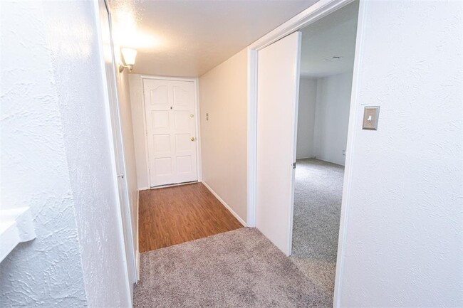 Building Photo - 14226 Morinscott Dr