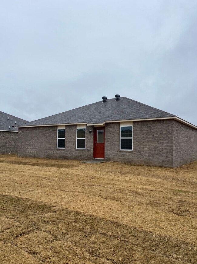 Building Photo - Available Now! | Beautiful 3 Bedroom, 2 Bath Home with Private Backyard in Conway