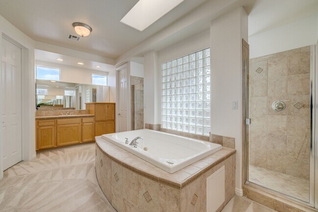 Building Photo - Beautiful 4Bd, 4Bth home in Guard Gated Community near Tivoli Village.