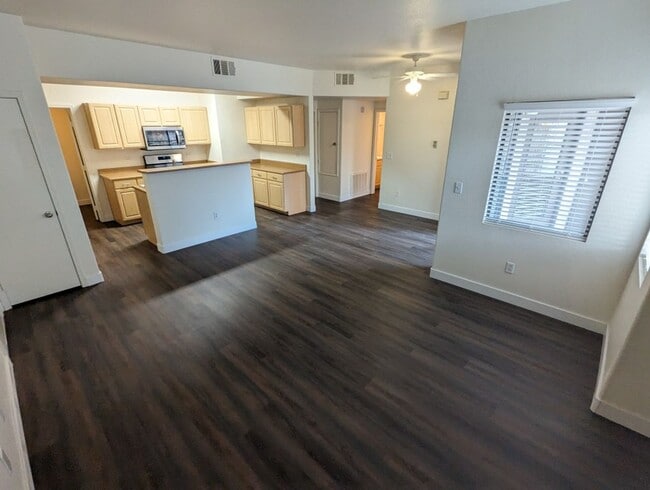 Building Photo - 8250 N Grand Canyon Dr