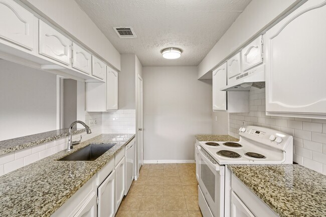 Building Photo - 1310 Mossridge Dr