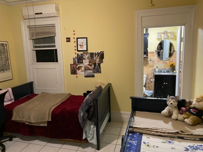 Building Photo - 32 Duer Pl