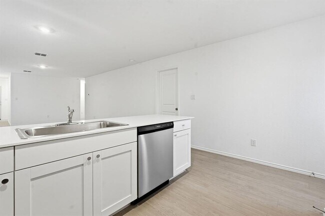 Building Photo - 511 Paris St