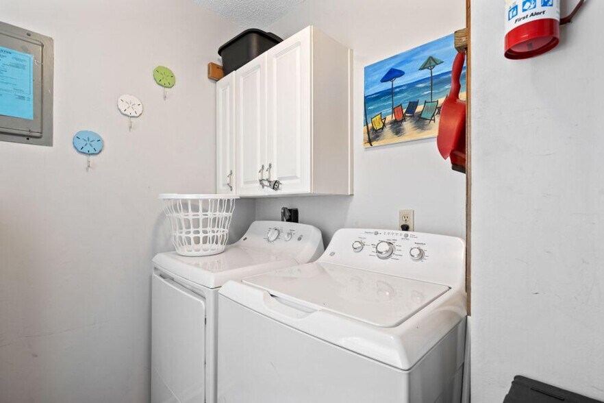 Building Photo - 344 E Beach Blvd