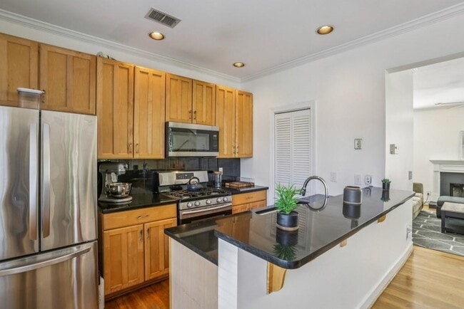 Building Photo - 689 Bonaventure Ave NE