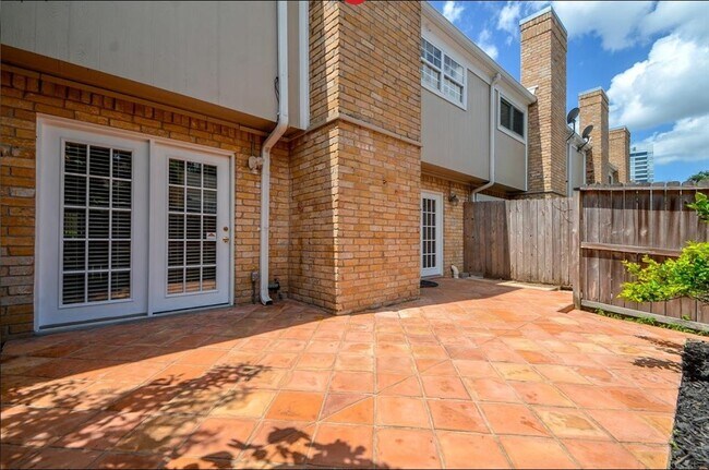 Building Photo - 1573 W Sam Houston Pkwy S