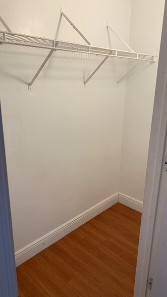 plus walk in closet - 1714 Meadows Cir W