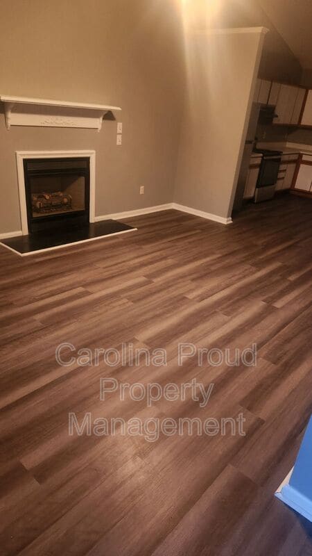 Building Photo - 2708 Bluff View Dr