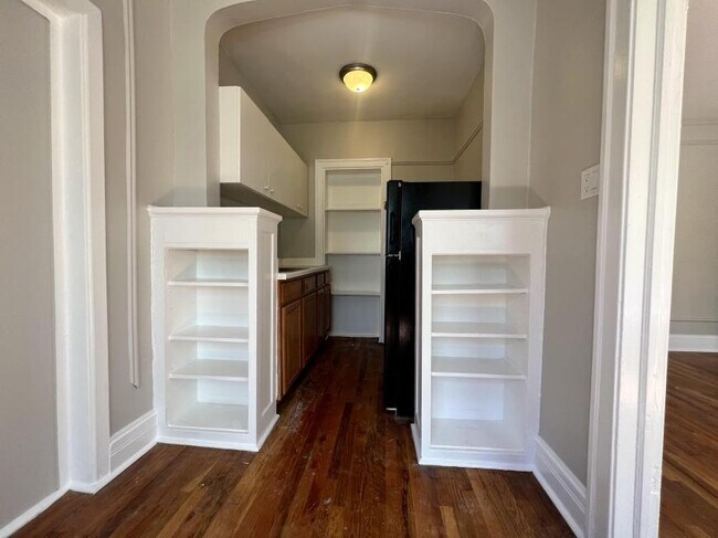Building Photo - 1 bedroom in Chicago IL 60626