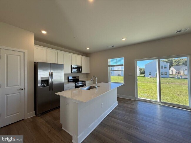 Building Photo - 1670 Lake Placid Dr