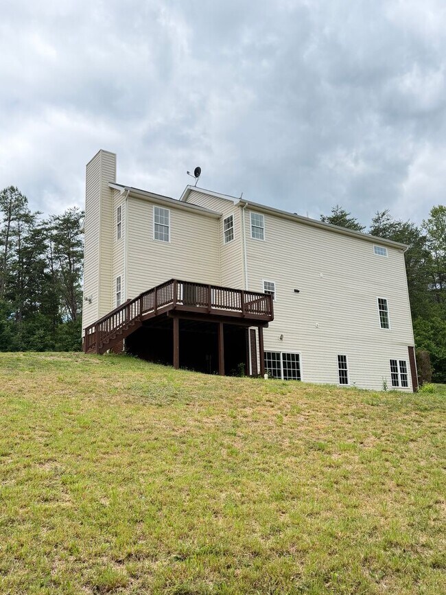 Building Photo - 106 Mountainside Drive