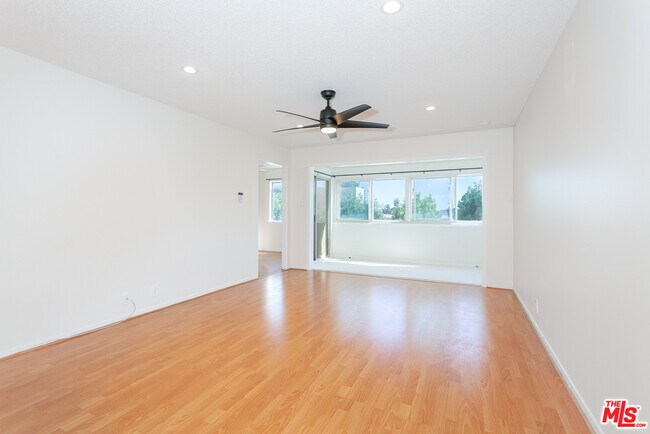Building Photo - 5700 Ravenspur Dr