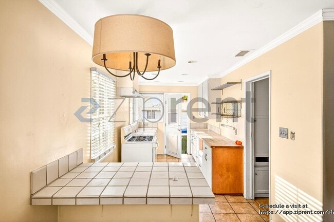 Building Photo - 61 S Katherine Dr