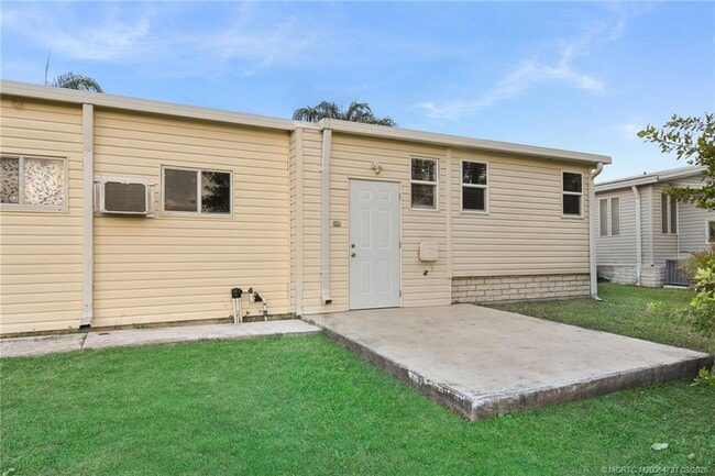 Building Photo - 7073 SE Birchwood Ln