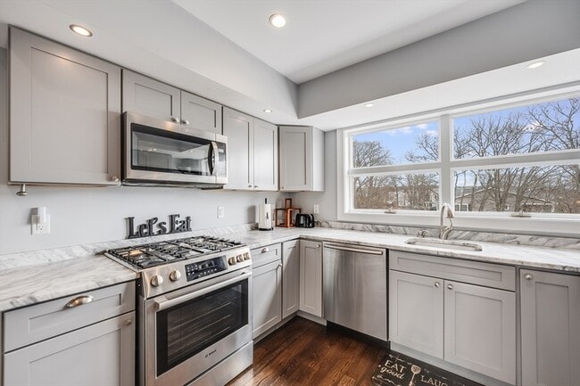 Building Photo - 17 Silva Ct