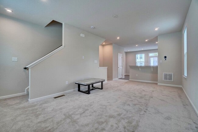 Building Photo - 2 bedroom townhome in Portsmouth