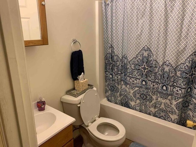 Building Photo - 405 E Mill #10