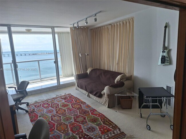 Building Photo - 1541 Brickell Ave