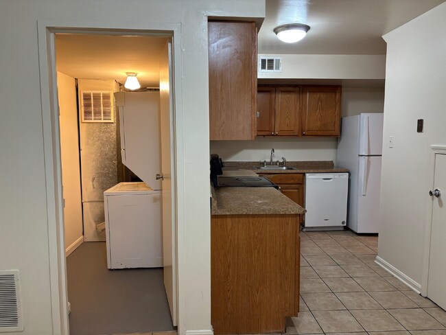 Building Photo - Charming Townhome in Prime Annandale Location