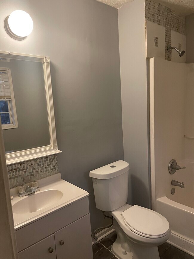 Master bathroom - 2618 Wren Cir