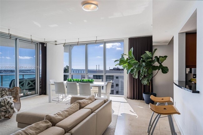 Building Photo - 1331 Brickell Bay Dr