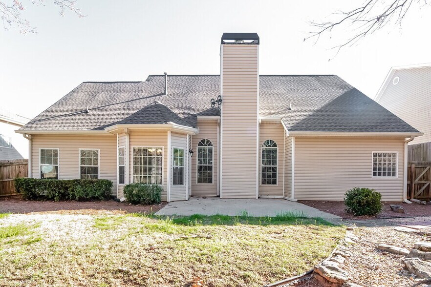 Building Photo - 329 Westhill Dr