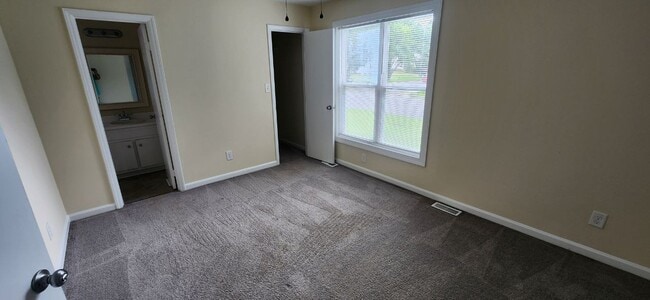 Building Photo - 125 Grange Dr