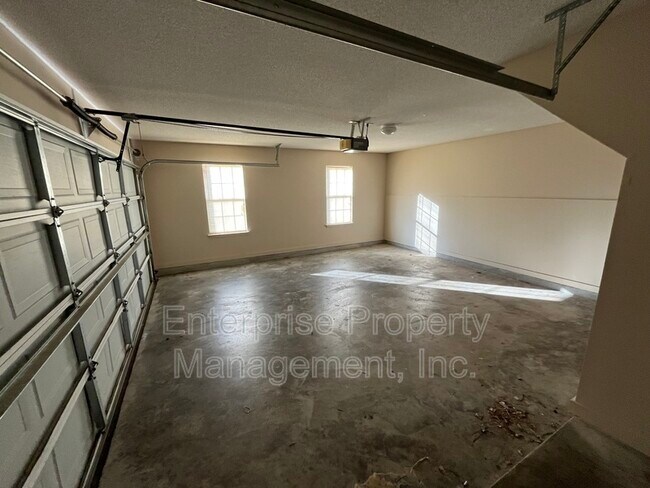 Building Photo - 1330 Siskin Dr