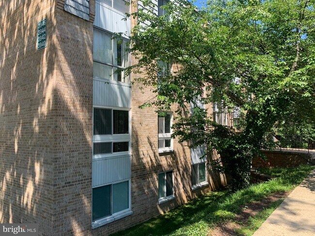 Building Photo - 3940 Bel Pre Rd