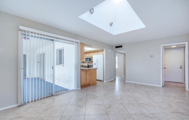 Building Photo - 2439 E Del Rio Dr