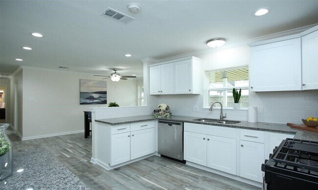 Building Photo - 8741 Blankenship Dr