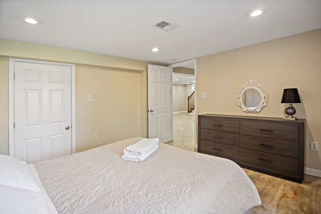 Building Photo - 300 Lawton St