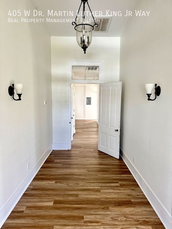 Building Photo - 405 W Dr. Martin Luther King Jr. Way