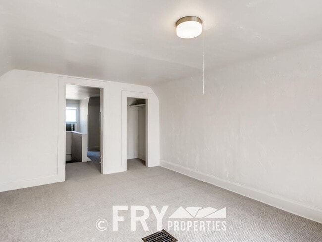 Building Photo - Short Term Lease Needed for Quaint Potter Highlands Home