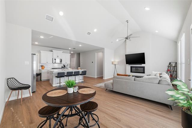 Building Photo - 2417 Mankato Dr