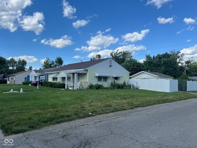 Building Photo - 2901 Sangster Ave