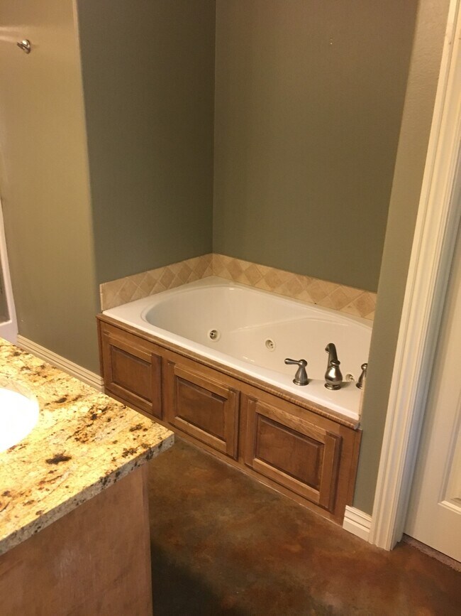 Building Photo - 4109 W Stoney Bend Dr