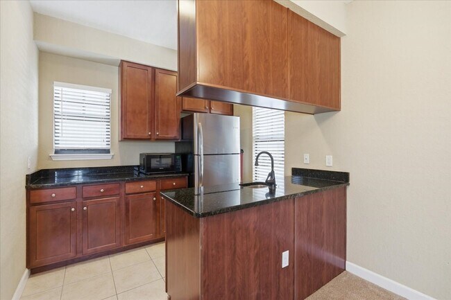 Building Photo - 290 Westlawn Dr