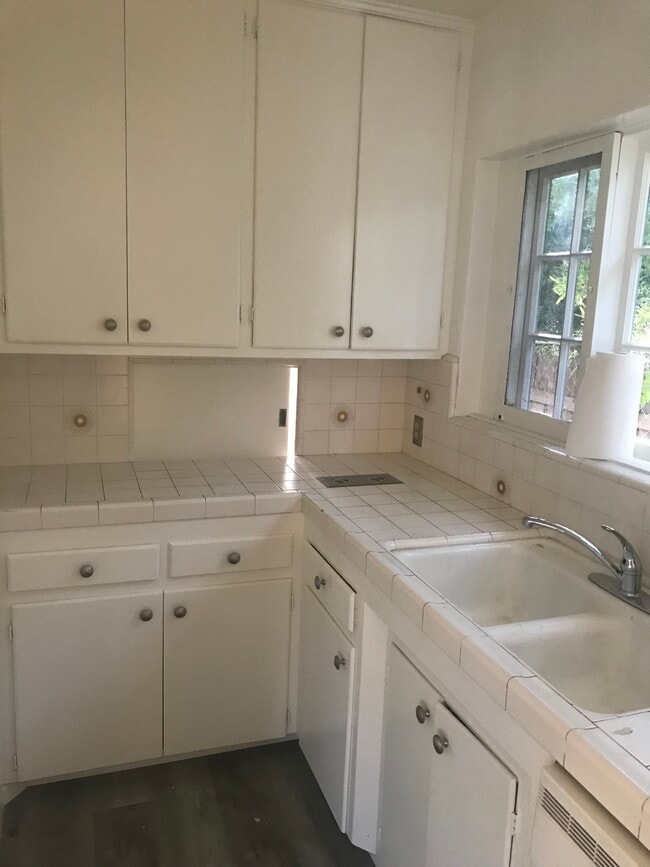 Building Photo - 554 S Indiana St