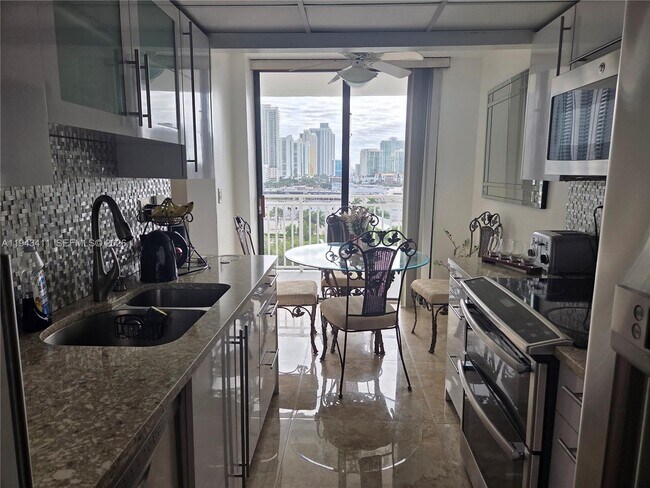 Building Photo - 210 174th St