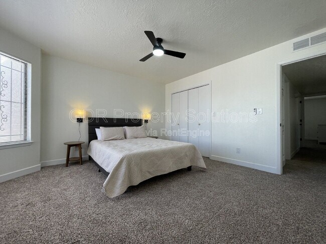 Building Photo - 520 Ortiz Dr NE