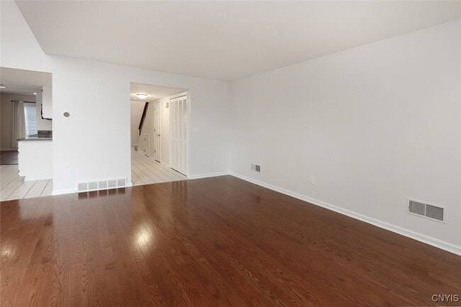 Building Photo - 442 Summerhaven Dr N