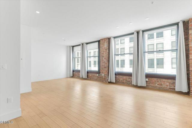Building Photo - 460 S Spring St