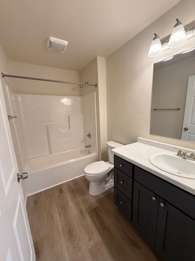 Building Photo - 300/302 Brock Ave