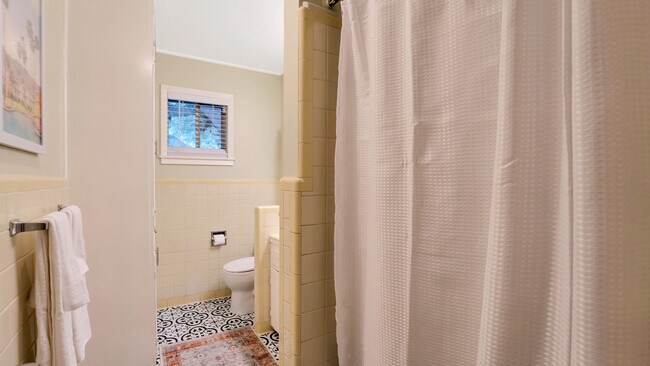 Building Photo - 2134 Bandera Rd