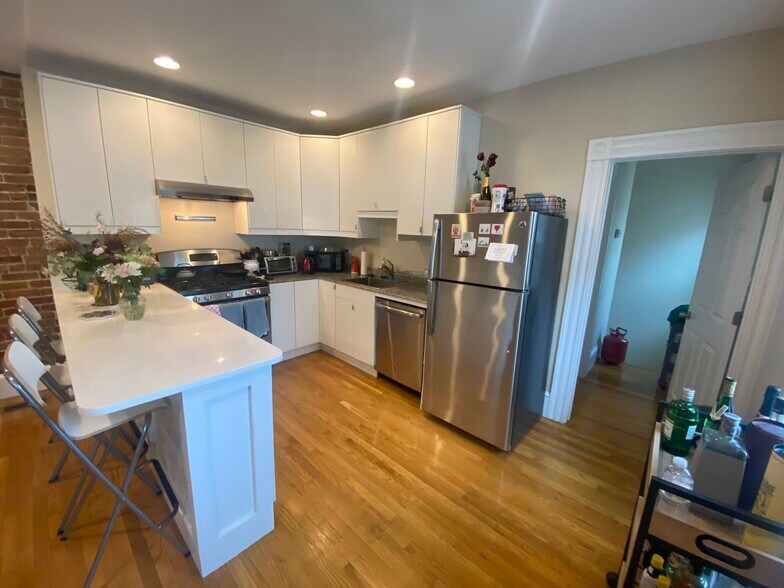 Building Photo - 18 Chandler St