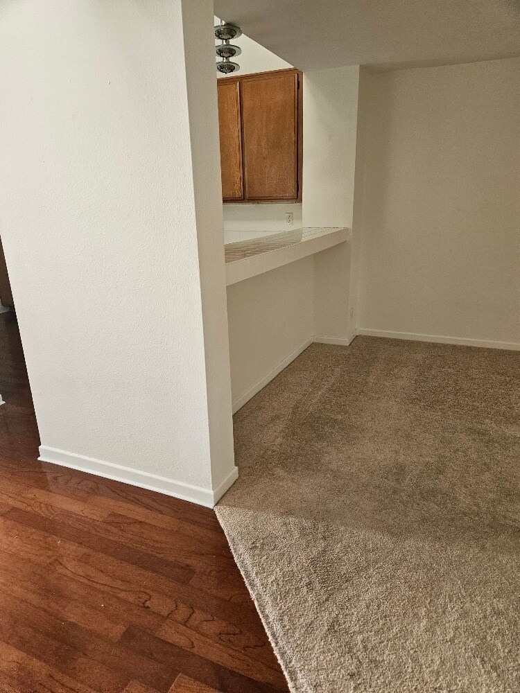countertop sitting area from living room to kitchen - 7532 Seaspring Dr